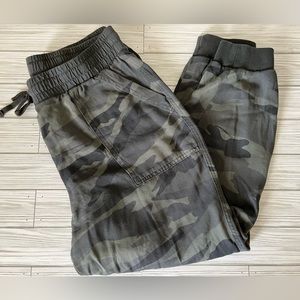 Splendid Women’s Super Soft Camo Drawstring Joggers Size Large